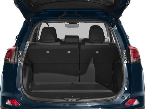 Used 2018 Toyota RAV4 SE FWD image 13