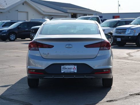 Used 2020 Hyundai Elantra SE FWD image 4