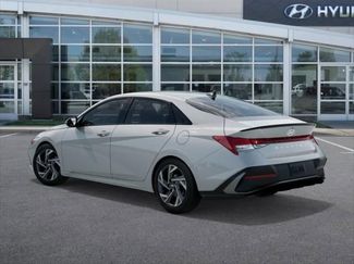New 2025 Hyundai Elantra SEL FWD video 5