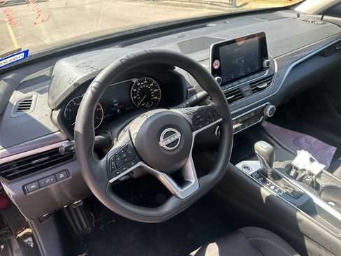 Used 2025 Nissan Altima 2.5 SV FWD image 18