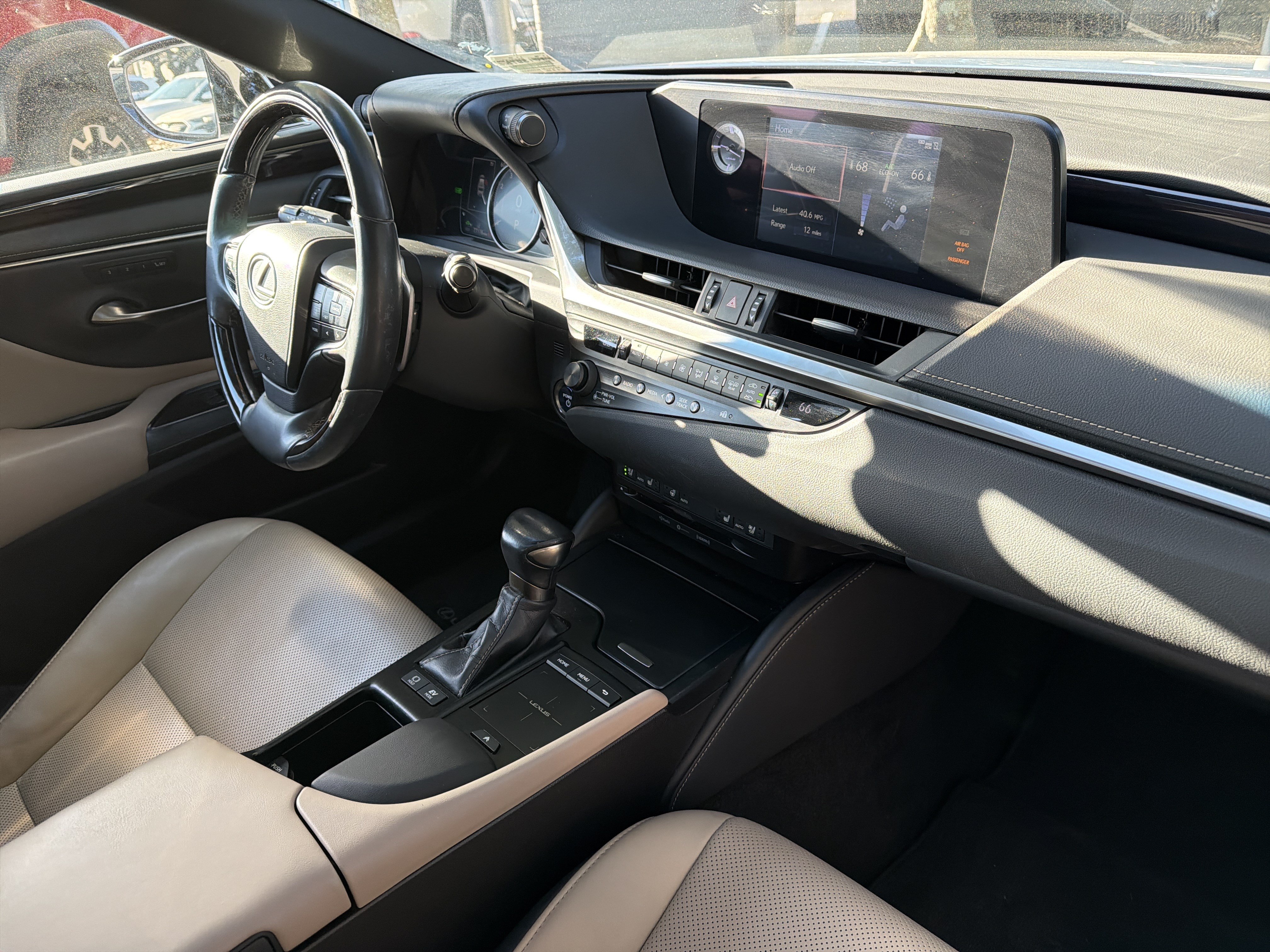 Certified 2020 Lexus ES 300h w/ Premium Package FWD image 45
