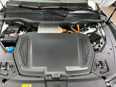 Certified 2024 Audi Q8 e-tron Premium Plus w/ Premium Plus Package image 13