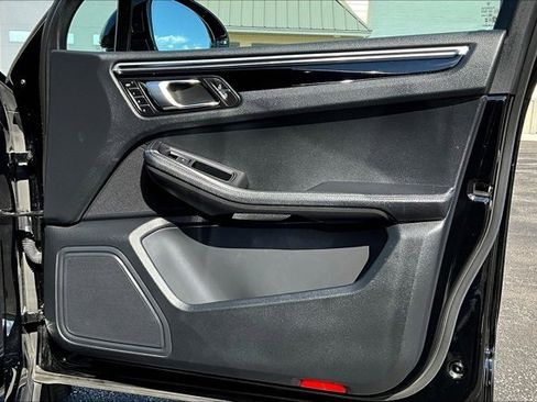 Used 2024 Porsche Macan image 28