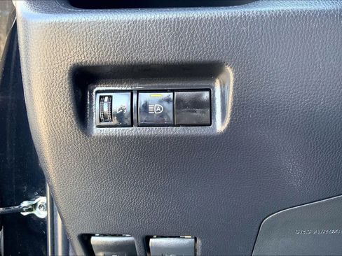 Used 2025 Toyota RAV4 XLE FWD image 33