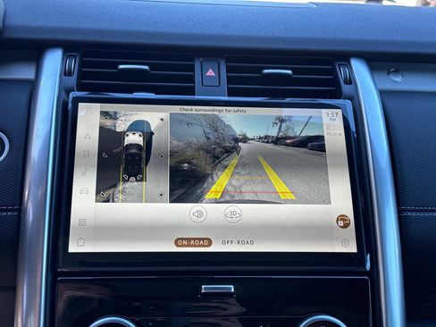 New 2025 Land Rover Discovery Dynamic SE image 23