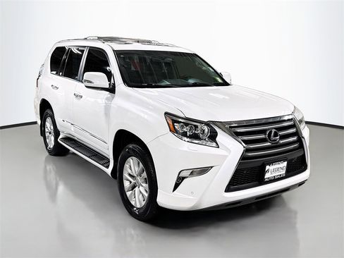 Used 2019 Lexus GX 460 image 3