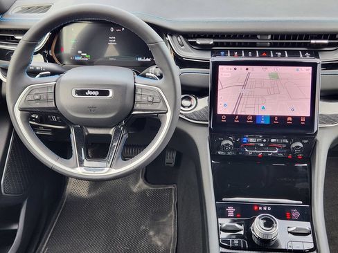 Used 2025 Jeep Grand Cherokee Trailhawk AWD/4WD image 27