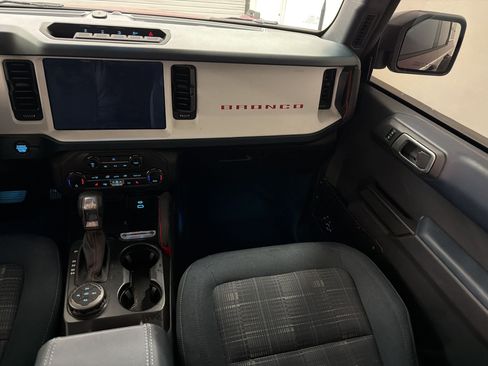 Used 2025 Ford Bronco Heritage Edition AWD/4WD image 27