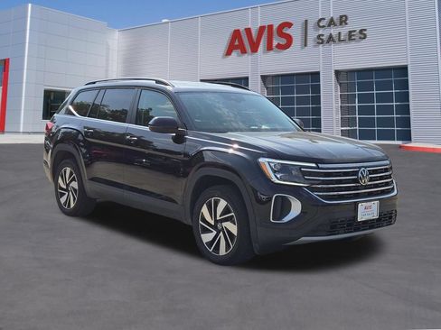Used 2025 Volkswagen Atlas SE FWD image 3