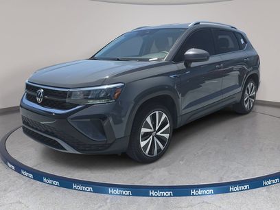 Used 2022 Volkswagen Taos SE w/ Panoramic Sunroof Package