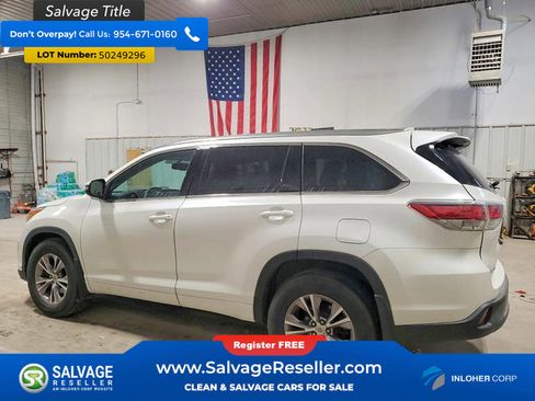 Used 2015 Toyota Highlander XLE AWD/4WD image 3