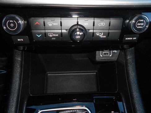 Certified 2022 Jeep Compass Latitude image 14