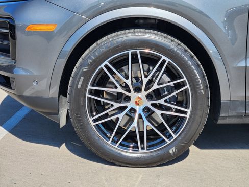 Certified 2025 Porsche Cayenne Coupe image 14