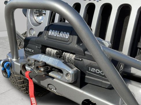 Used 2015 Jeep Wrangler Unlimited Rubicon w/ Connectivity Group AWD/4WD image 26
