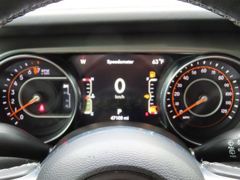 Used 2023 Jeep Wrangler Unlimited Sahara w/ Cold Weather Group AWD/4WD image 18
