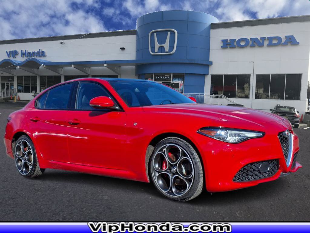 Used 2023 Alfa Romeo Giulia Ti AWD/4WD image 1