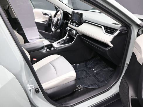 Used 2021 Toyota RAV4 XLE Premium image 20
