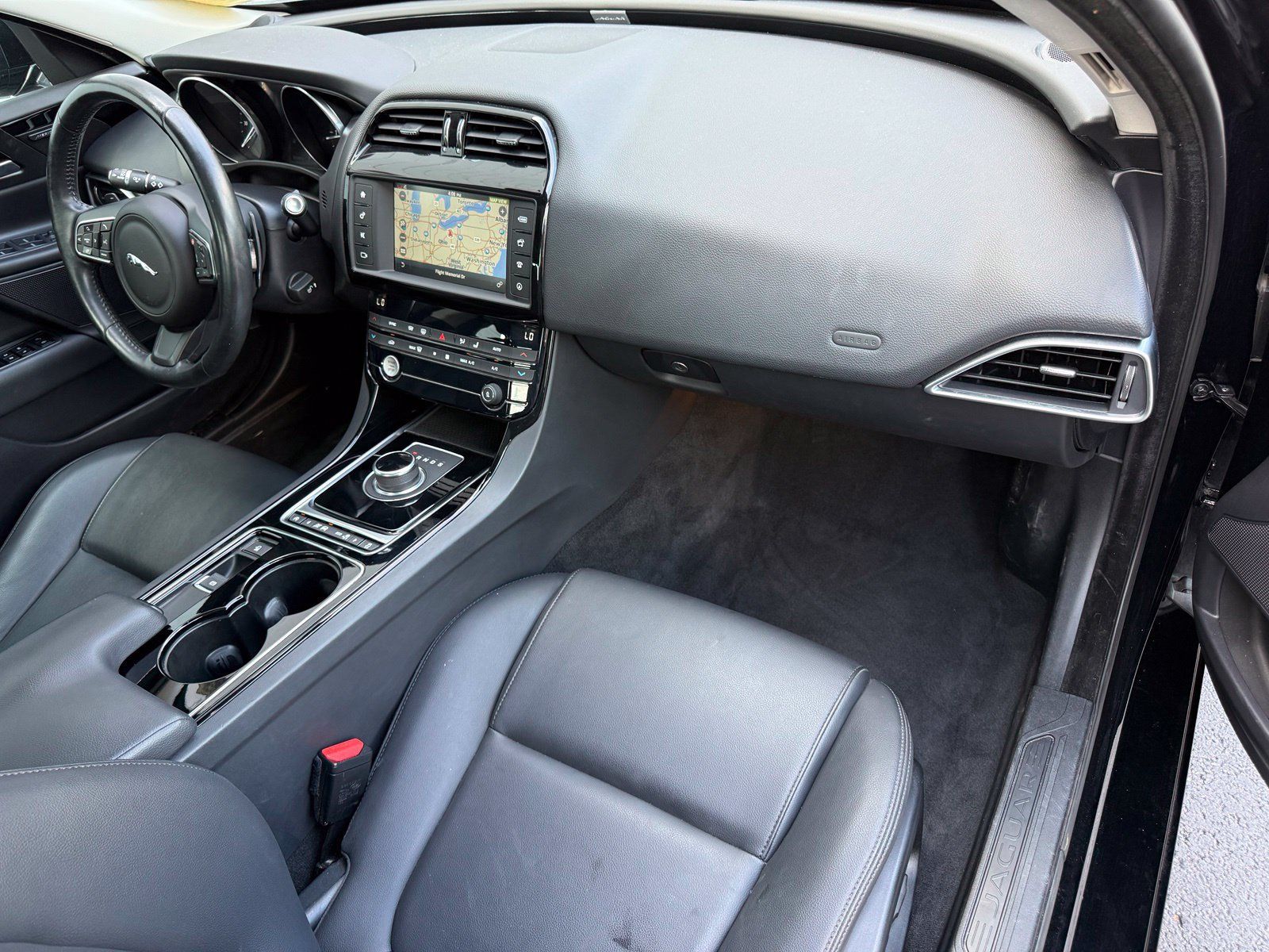 Used 2017 Jaguar XE Premium AWD/4WD image 16