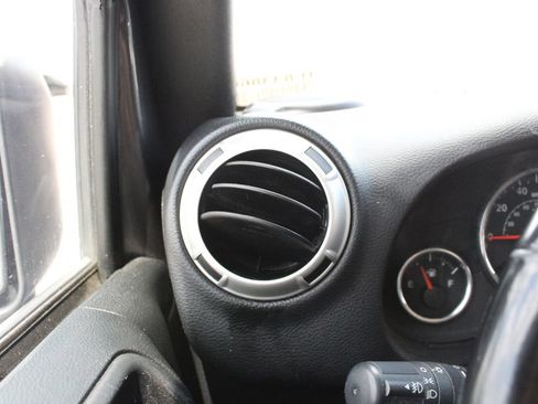 Used 2018 Jeep Wrangler Unlimited Sahara w/ Dual Top Group AWD/4WD image 6