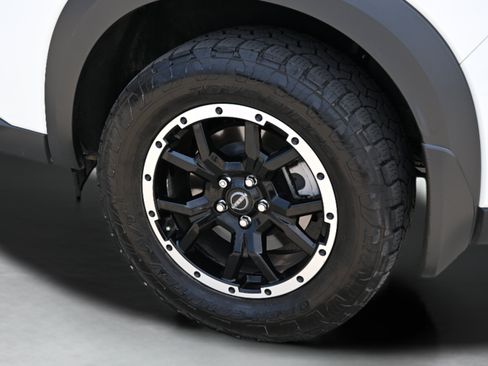 Used 2025 Nissan Pathfinder Rock Creek AWD/4WD image 32