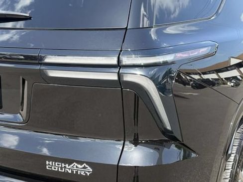 Used 2026 Chevrolet Traverse High Country AWD/4WD image 36