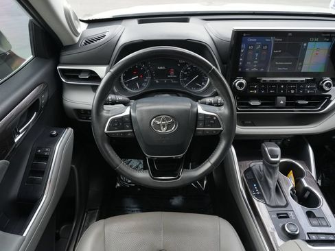 Used 2020 Toyota Highlander Platinum AWD/4WD image 17