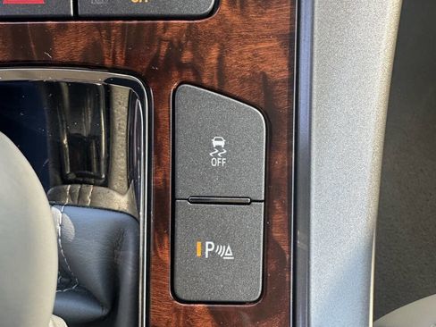 Used 2011 Buick LaCrosse CXL image 28