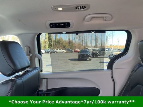 Certified 2023 Chrysler Pacifica Touring-L image 31