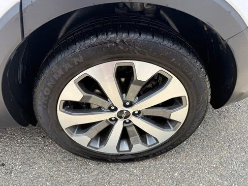 Certified 2022 Kia Telluride EX w/ EX Premium Package FWD image 16