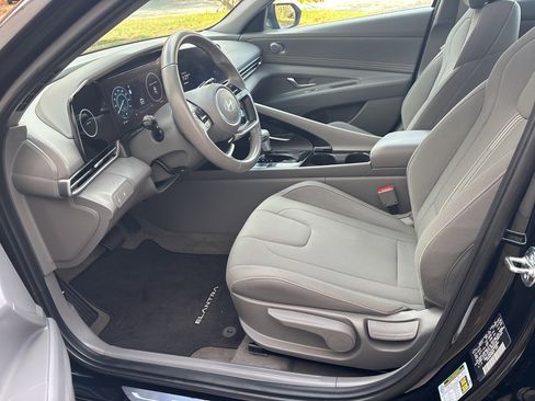 Used 2025 Hyundai Elantra SEL image 7