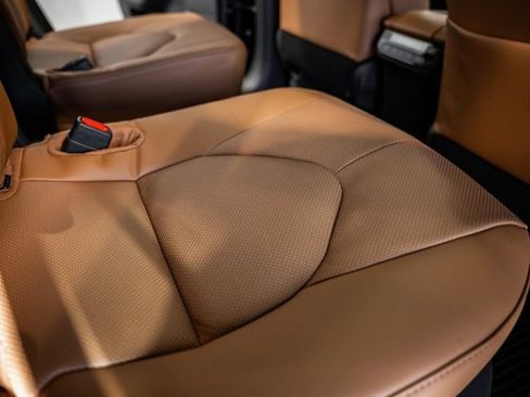 New 2026 Toyota Highlander Platinum image 34