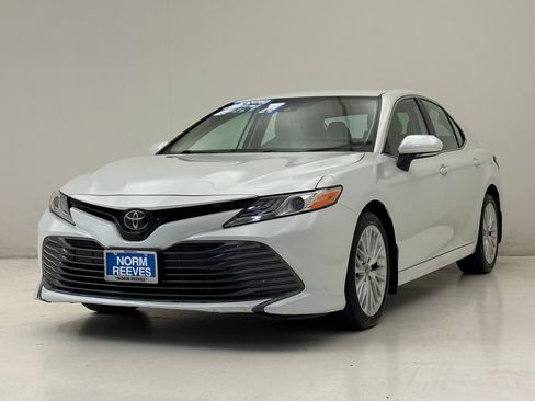 Used 2020 Toyota Camry XLE FWD image 2