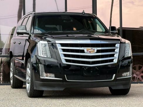 Used 2018 Cadillac Escalade Luxury AWD/4WD image 18