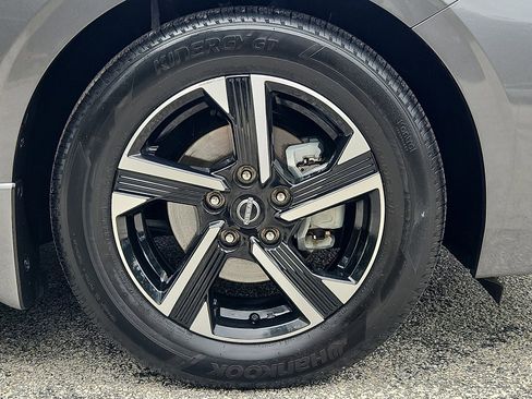 Used 2025 Nissan Sentra SV w/ All-Weather Package FWD image 8