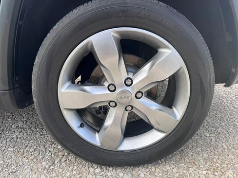 Used 2013 Jeep Grand Cherokee Overland w/ Advance Technology Group image 29