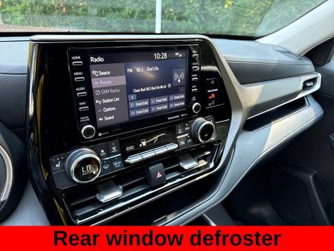 Used 2022 Toyota Highlander XLE AWD/4WD image 17