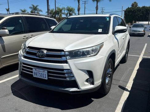 Certified 2018 Toyota Highlander Limited Platinum AWD/4WD image 3
