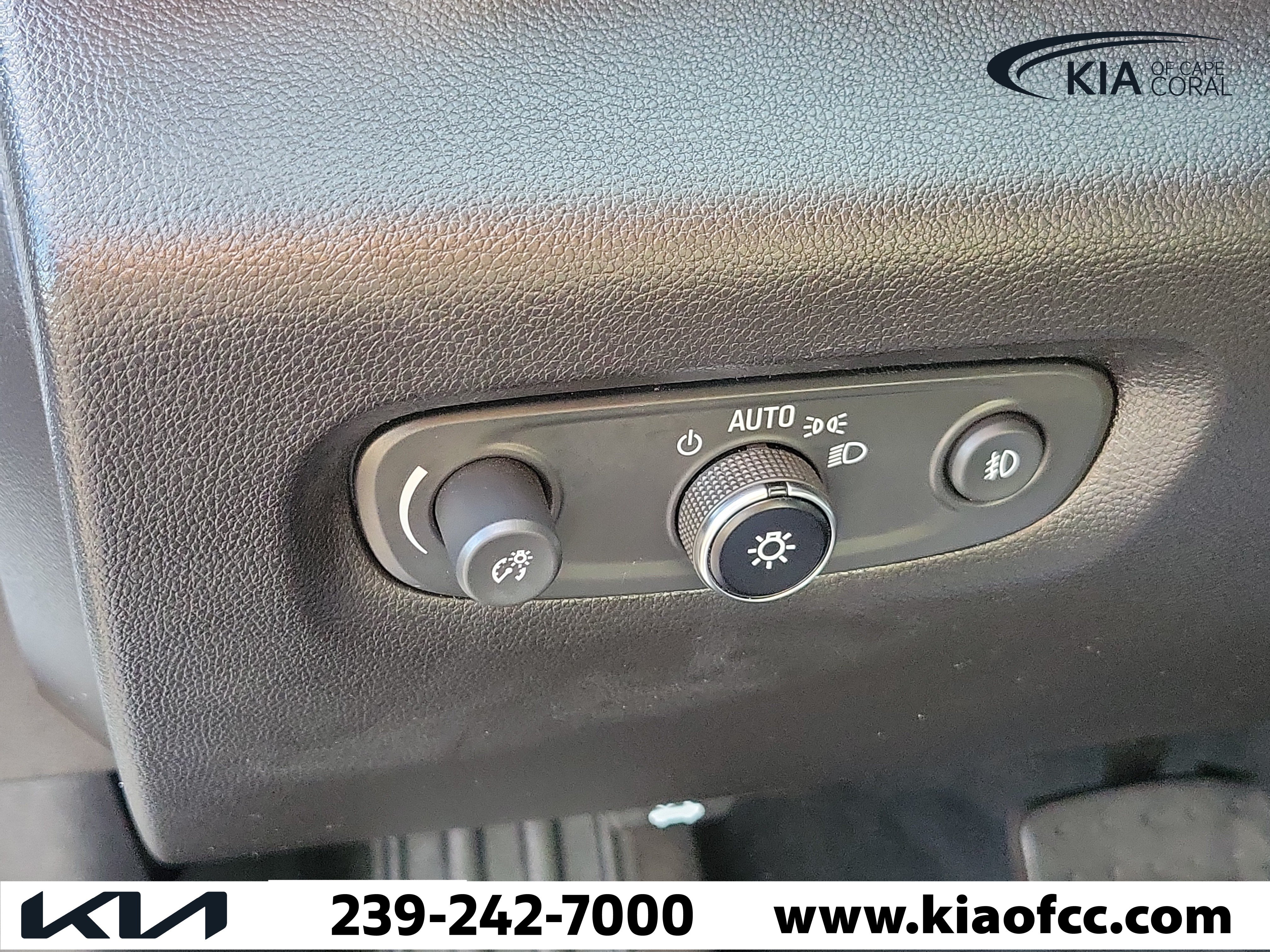 Used 2021 Chevrolet Traverse LT w/ LT Premium Package FWD image 26
