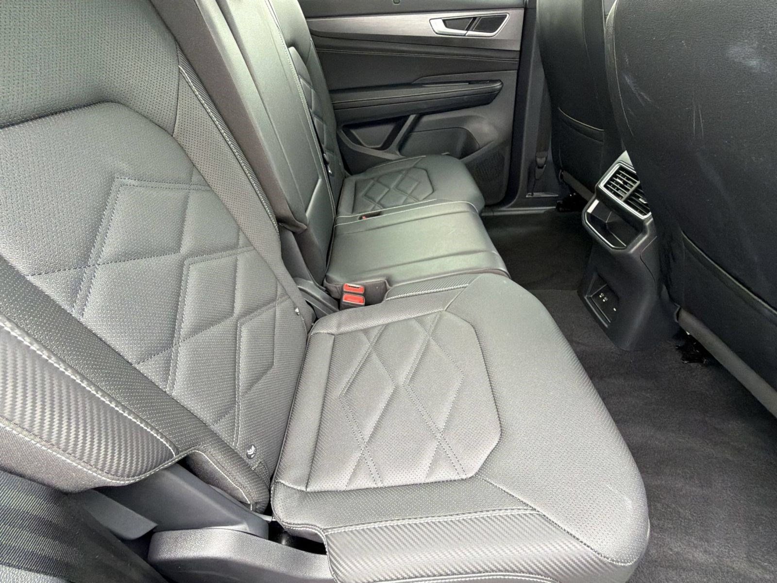 Used 2026 Volkswagen Atlas Cross Sport SE FWD image 34