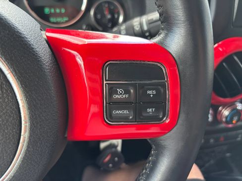 Used 2017 Jeep Wrangler Sahara w/ Connectivity Group AWD/4WD image 18
