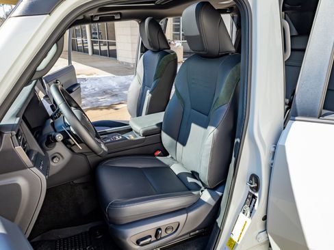 Used 2025 Lexus GX 550 550 Overtrail image 30