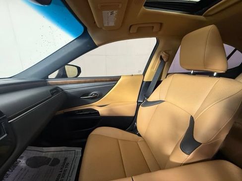Used 2024 Lexus ES 300h w/ Premium Package FWD image 17