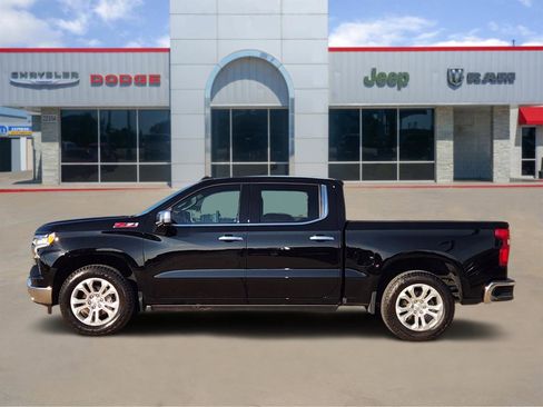 Used 2022 Chevrolet Silverado 1500 LTZ w/ Z71 Off-Road Package image 3