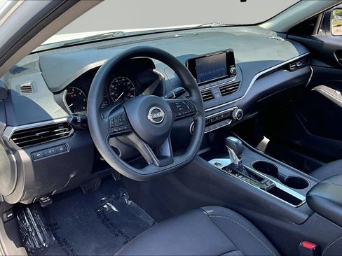 Used 2024 Nissan Altima 2.5 S FWD image 14
