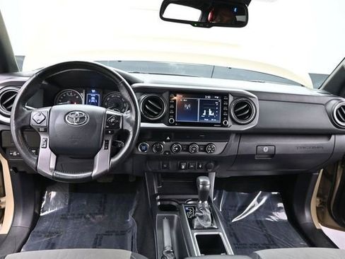 Used 2020 Toyota Tacoma TRD Sport AWD/4WD image 15