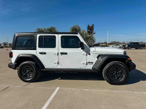 Used 2022 Jeep Wrangler Unlimited Sport image 2
