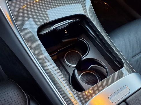 Used 2025 Mercedes-Benz GLC 300 image 7