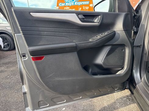 Certified 2022 Ford Escape SE w/ Cold Weather Package image 13