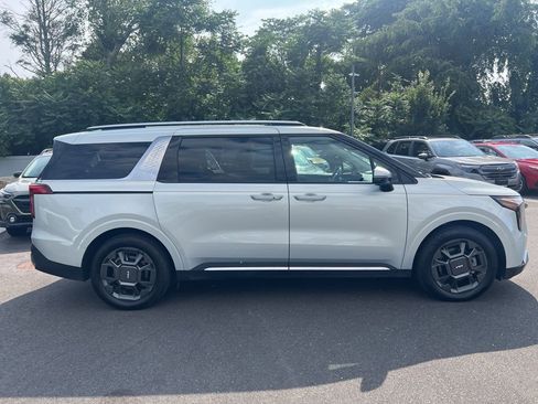 Used 2025 Kia Carnival SX image 6