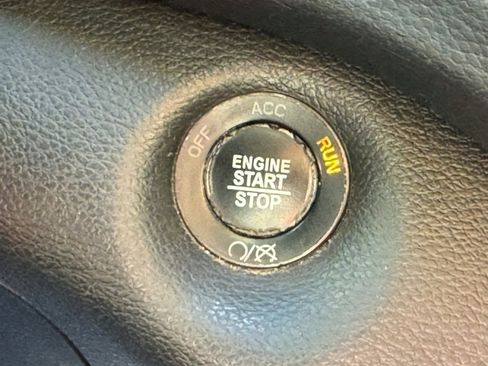 Used 2018 Jeep Cherokee Latitude Plus w/ Trailer Tow Group image 31